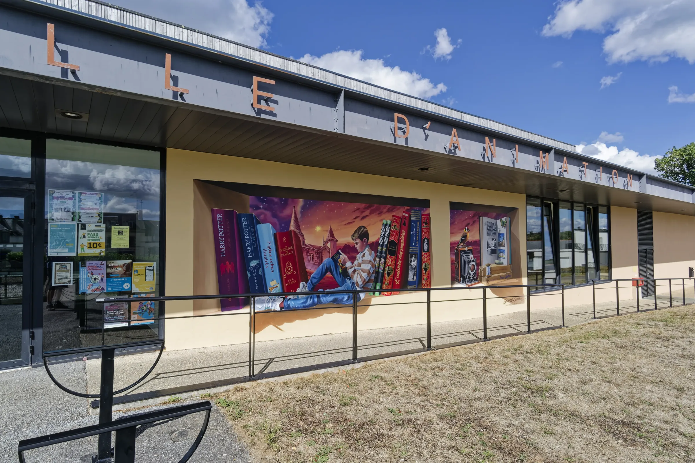 Fresque monumentale peinte sur toile marouflée au lycée de Pleyben, sous le préau.